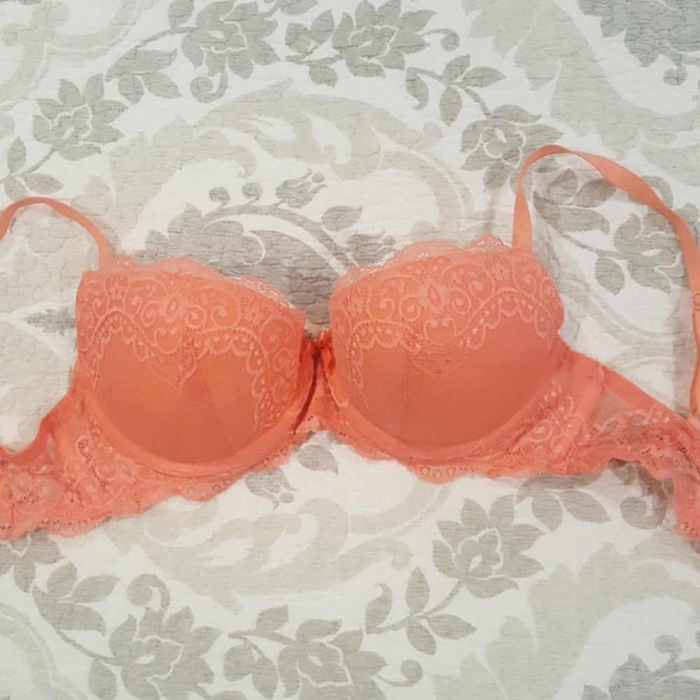 Lacy pushup bra Peach colored never worn